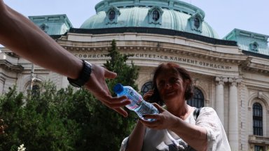 Столичната община раздава безплатна вода заради очакваните високи температури днес и утре