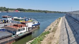 Нивото на Дунав падна с още 3 см, само единични кораби минават