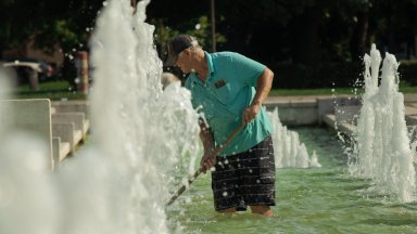 Пийте вода в жегите дори и при липса на жажда, ограничете физическите натоварвания 