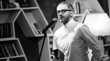 След повече от 20 години начело на Театър "София" Ириней Константинов се пенсионира, а Стефан Иванов поема поста