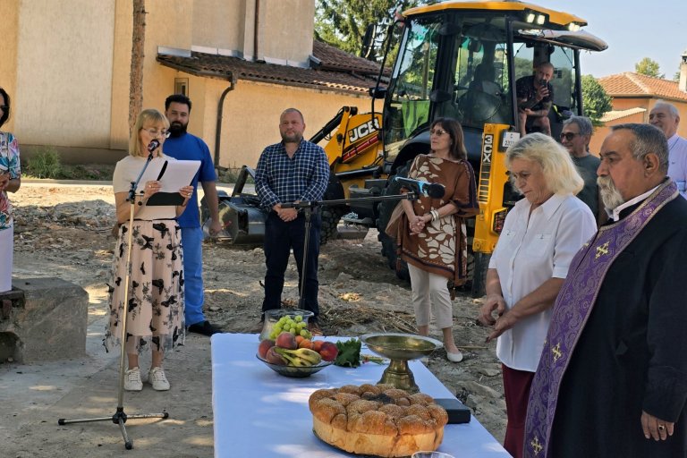 Церемония по първата копка