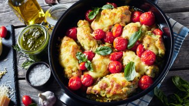 Вкусът на Италия у дома: Печено пилешко филе "Капрезе"