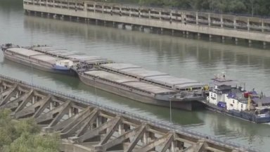 Румъния потапя четири шлепа в Дунав, за да спаси АЕЦ "Черна вода"