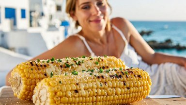 Само за 20 минути: Най-вкусната печена царевица с чесново масло 