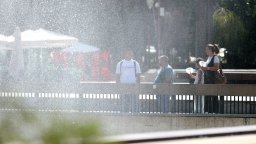 Пореден жълт код за опасно високи температури е обявен за по-голямата част от страната днес 
