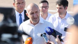 Радев за случая в Банско: Призовавам гостите на България да не рушат и да спазват благоприличие