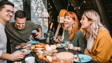 Душата на всяка компания през есента: 5 зодии, които всички искат да виждат до себе си