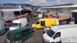 До 15 ч. на опашка за предаване на праскови в завод в Сливен