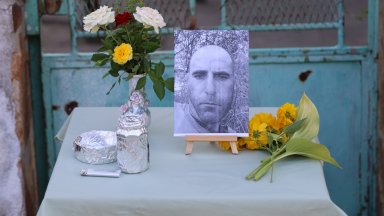 Бдение в Кричим за убития от ученици Георги. Съсед: Мечтаеше за булка (снимки)