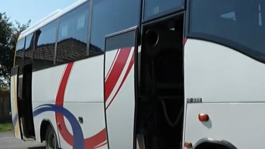Фирмата превозвач отрича шофьорът да е свалял насила момчето със СОП от автобуса