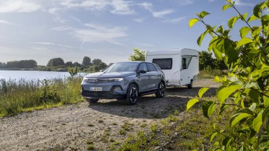 Opel Grandland Electric AWD е идеален за теглене на каравани и джетове