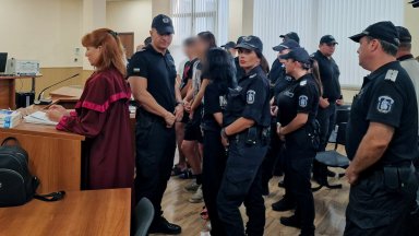 Доведоха в съда учениците, убили Георги на Младежкия хълм. Побоят бил над час (снимки)