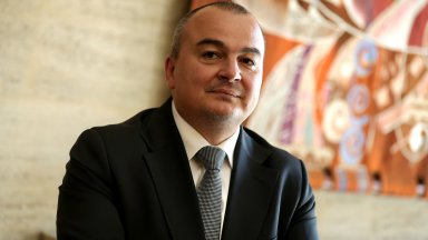 България поиска от ЕК извънредна помощ за производителите на мляко и свиневъдите
