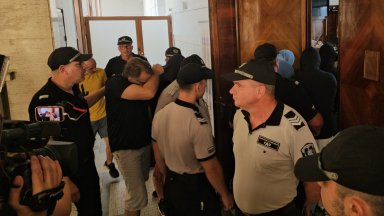 Петима от фентаниловата лаборатория остават в ареста, трима са с по-лека мярка (снимки)