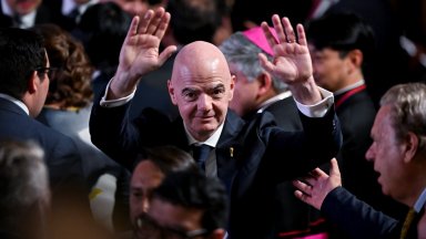Животът на Инфантино: Личен самолет, имот в Доха, полицейски ескорти и $ 5.4 млн. заплата