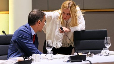 Мелони излезе във ваканция, но "граничната война" с Испания не спира