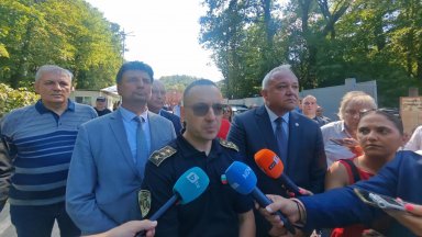  Взривът край Трявна: Няма данни за външна намеса, работници видели дим вътре в склада 