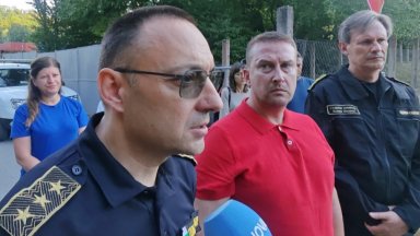 Огънят след взривовете край Трявна е овладян, екипи остават на дежурство през нощта