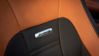 Металното AMG лого на седалките в Mercedes може да причини изгаряния, твърди иск в САЩ