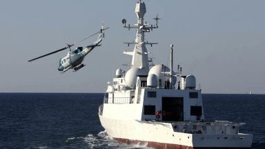 Американски военен хеликоптер откри огън по кораб, опитал да пробие блокадата