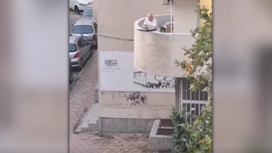 Мъж стреля с арбалет от терасата по минувачи в Пловдив (видео)