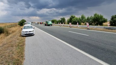 Шофьор на камион се удари в мантинела на АМ "Тракия", тестът му показал 2 вида дрога