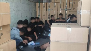 Хванаха камион с 18 нелегални мигранти на "Дунав мост 2" при Видин (снимки)