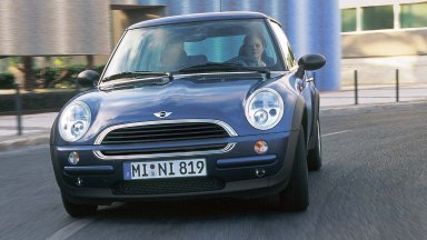 MINI One все още пресъздава онова вълнуващо усещане за картинг (видео)