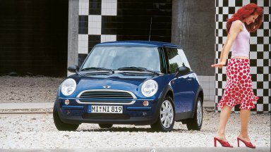 MINI One все още пресъздава онова вълнуващо усещане за картинг (видео)