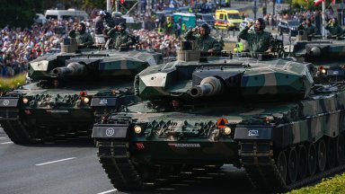 Силните ще избегнат войната: Полша проведе мащабен военен парад (видео/снимки)