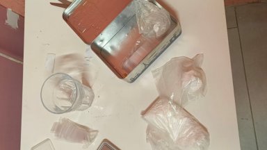 Оръжие, 10 000 евро, фентанил и наркооранжерия: СДВР разби три канала за дрога в София (снимки)
