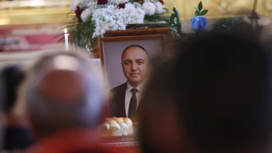 Политици, колеги и близки изпратиха Антон Станков в последния му земен път (снимки)