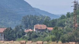 Костинброд задейства BG-ALERT заради силно задимяване от пожара в Сърбия