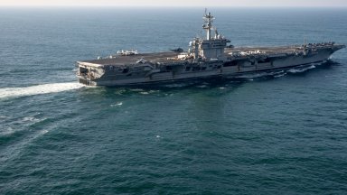 „Плаващ затвор“ - моряци описват живота на самолетоносачи като "Ейбрахам Линкълн"