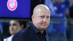 Треньорът на АЕК се оплака от терена на "Васил Левски"