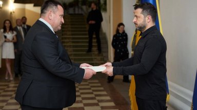 Зеленски прие акредитивните писма на новия български посланик (снимки)