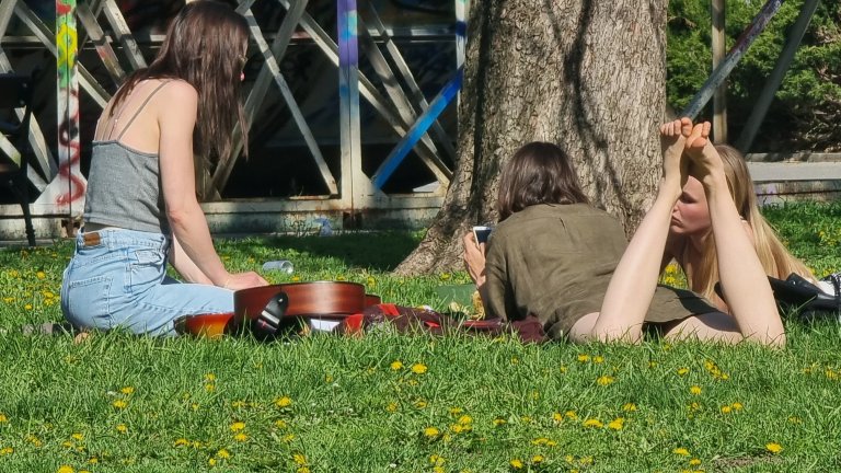 НИМХ: В следващите дни - слънчево, сухо и горещо, до 38-39 градуса