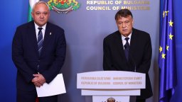 МВР и МОН със съвместни мерки срещу "блуждаещите атоми с телефони в ръце за лайкове"