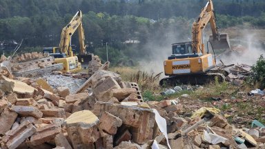 Събарят последните 20 незаконни къщи в старозагорския квартал "Лозенец" (снимки)