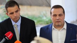 Арестуваха баща и син, продавали психотропни лекарства чрез куриерска фирма в София