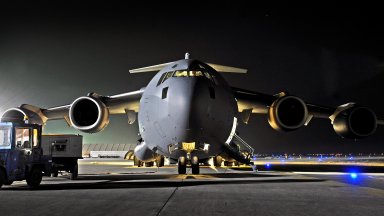 Мистериозна руска "космическа активност" спря военен полет на САЩ към Антранктида