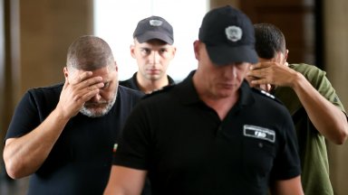 Оставиха в ареста бащата и сина, разпространявали психотропни лекарства чрез куриерска фирма