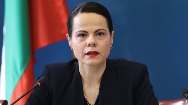 Ивкова: Пациентите ще доплащат по-малко, без да се вдига здравната вноска 