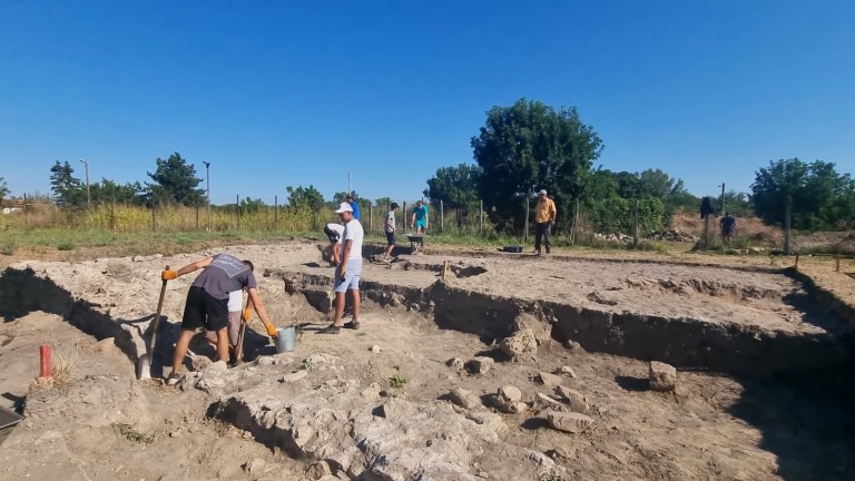 Продължават проучванията на античния кастел и митница "Димум" в Белене
