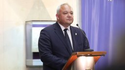 Прокуратурата към Демерджиев: Не приемаме "предупреждения" от министри
