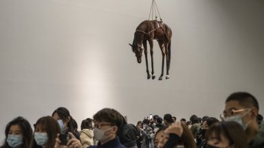Маурицио Кателан ще представи първата си голяма самостоятелна изложба в Германия