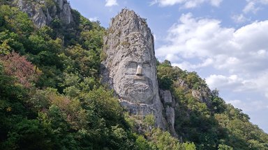 Най-високата скална скулптура в Европа е в Румъния