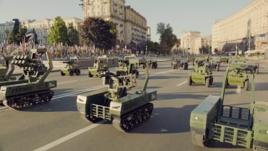 Парадът на роботи и дронове в Украйна показа бъдещето на войната