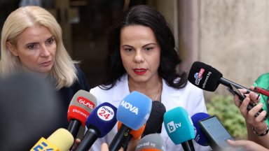 Ивкова уволни зам.-министър и двама директори заради незастраховани линейки и коли на РЗИ