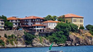 Остава топло, валежи и гръмотевици - на североизток и в планините